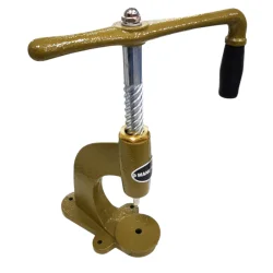 Snap attaching machine for eyelets, naps, rivets