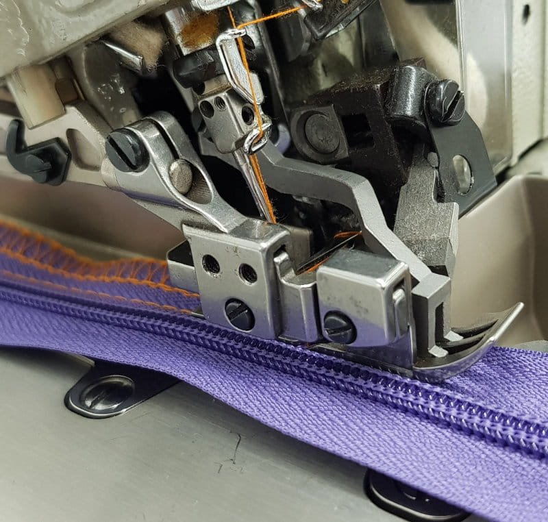 OLISEW OLD-5216H (5x5) 2w1 Owerlok pięcionitkowy do wszywania zamków, servo Direct Drive - Owerloki przemysłowe - Producent Maszyn Do Szycia - Zdjęcie nr  3