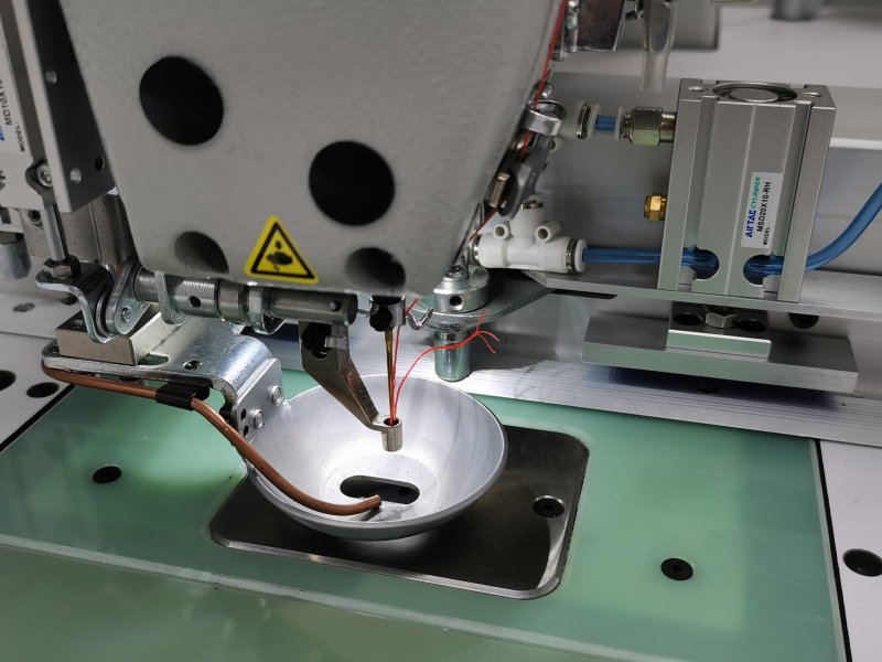 OLISEW OLD-8045H Automat do odszywania zaprogramowanego wzoru o polu szycia 800x450mm  - Automaty z polem szycia - Producent Maszyn Do Szycia - Zdjęcie nr  5