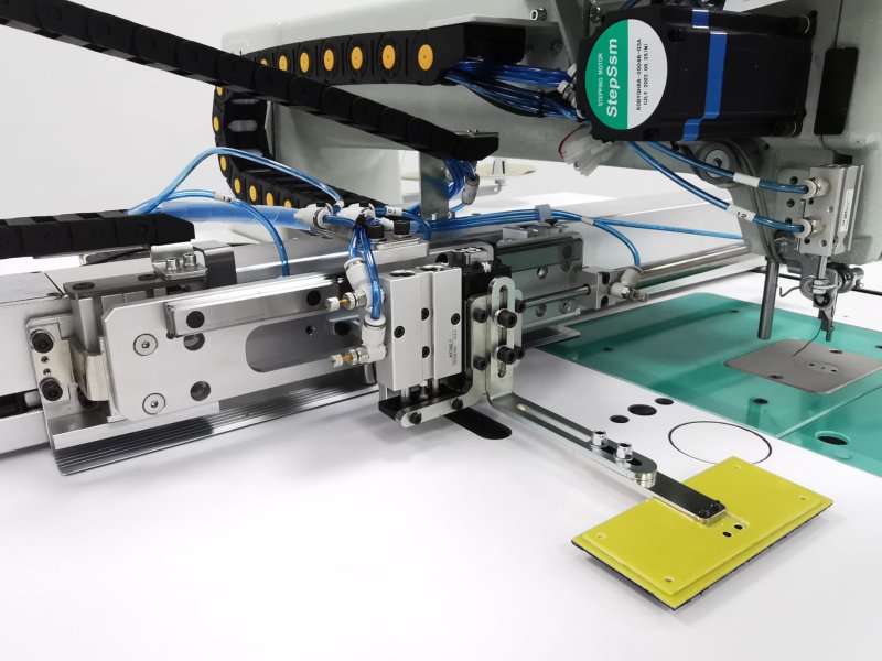 OLISEW OLD-8045H-F2 Automat do odszywania zaprogramowanego wzoru o polu szycia 800x450mm z klamrą przesuwną - Automaty z polem szycia - Producent Maszyn Do Szycia - Zdjęcie nr  1