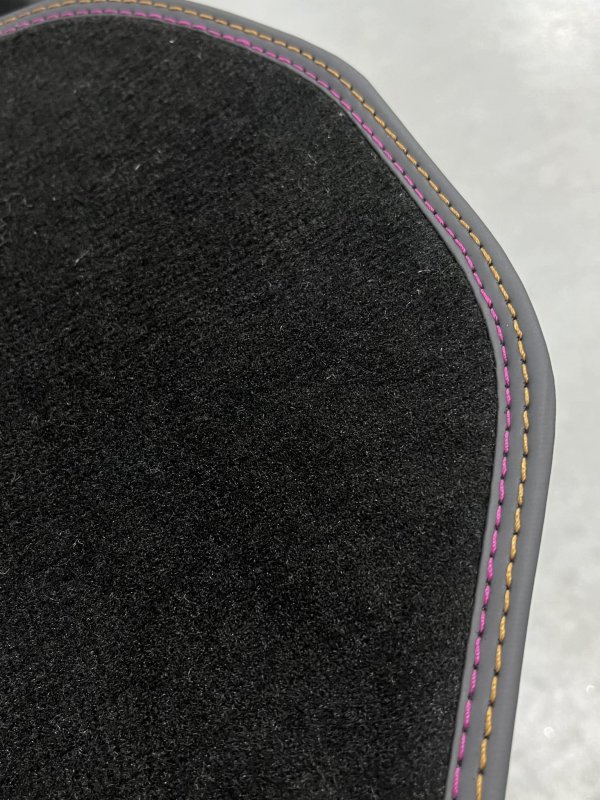 OLISEW OLD-867-210126 Lamowacz dwuigłowy płaski z potrójnym transportem, servo Direct Drive   - Dwuigłówki - stębnówki dwuigłowe - Producent Maszyn Do Szycia - Zdjęcie nr  5