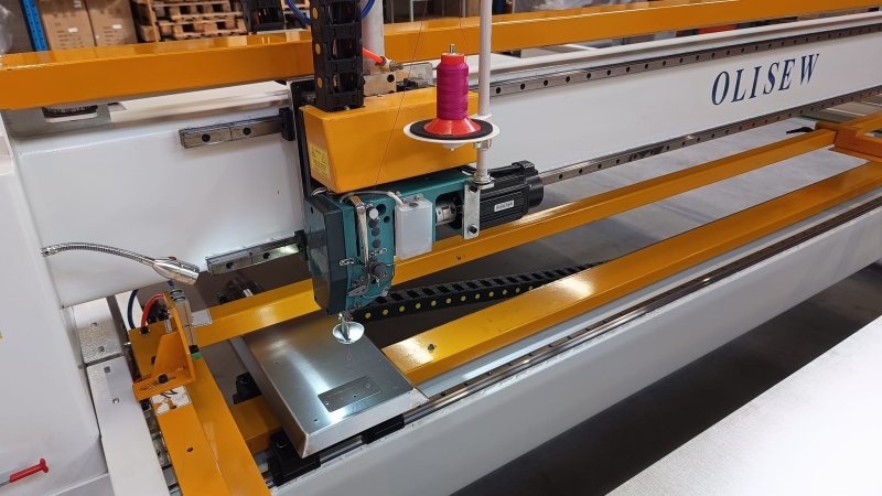 OLISEW OLD-D9Z Automat do odszywania zaprogramowanego wzoru o polu szycia 2700x2900mm - Automaty z polem szycia - Producent Maszyn Do Szycia - Zdjęcie nr  3